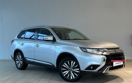 Mitsubishi Outlander III рестайлинг 3, 2021 год, 1 840 000 рублей, 2 фотография