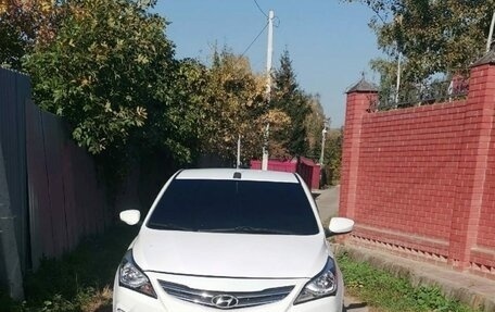 Hyundai Solaris II рестайлинг, 2015 год, 550 000 рублей, 1 фотография