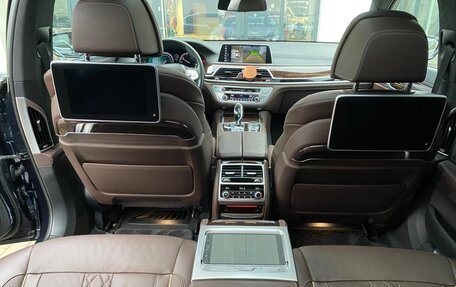 BMW 7 серия, 2018 год, 5 499 000 рублей, 15 фотография