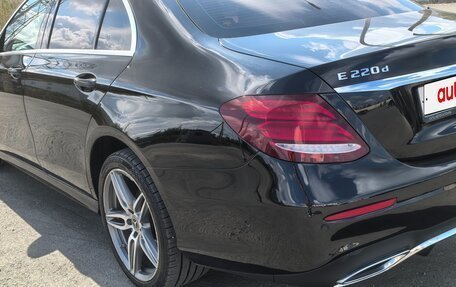 Mercedes-Benz E-Класс, 2019 год, 3 000 000 рублей, 2 фотография