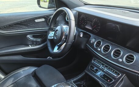 Mercedes-Benz E-Класс, 2019 год, 3 000 000 рублей, 4 фотография