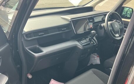 Honda Stepwgn IV, 2021 год, 1 980 000 рублей, 5 фотография