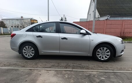 Chevrolet Cruze II, 2010 год, 800 000 рублей, 5 фотография