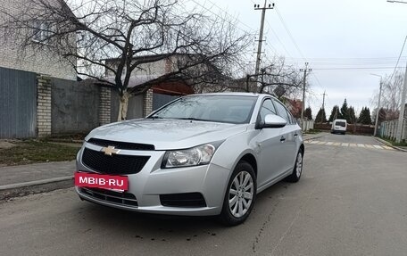 Chevrolet Cruze II, 2010 год, 800 000 рублей, 2 фотография