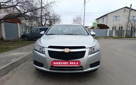 Chevrolet Cruze II, 2010 год, 800 000 рублей, 3 фотография