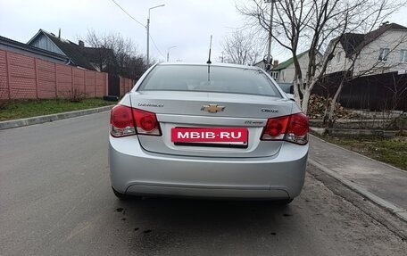 Chevrolet Cruze II, 2010 год, 800 000 рублей, 8 фотография