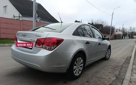 Chevrolet Cruze II, 2010 год, 800 000 рублей, 4 фотография