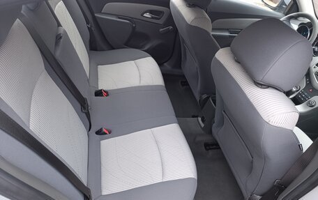 Chevrolet Cruze II, 2010 год, 800 000 рублей, 9 фотография