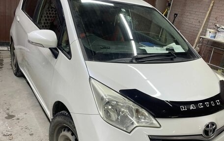 Toyota Ractis II, 2011 год, 1 200 000 рублей, 2 фотография