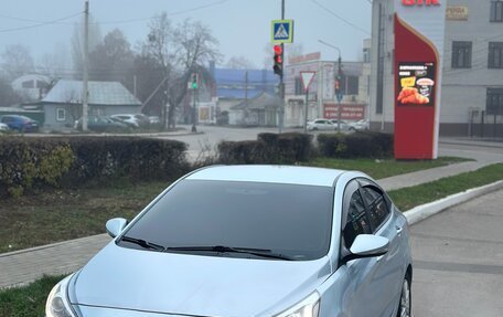 Hyundai Solaris II рестайлинг, 2011 год, 850 000 рублей, 2 фотография