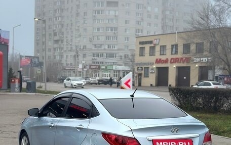 Hyundai Solaris II рестайлинг, 2011 год, 850 000 рублей, 3 фотография