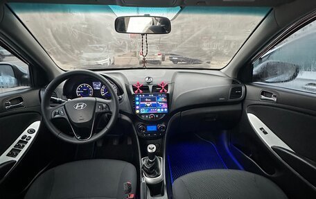 Hyundai Solaris II рестайлинг, 2011 год, 850 000 рублей, 5 фотография