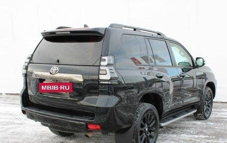 Toyota Land Cruiser Prado 150 рестайлинг 2, 2021 год, 5 950 000 рублей, 6 фотография