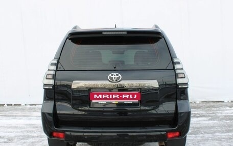 Toyota Land Cruiser Prado 150 рестайлинг 2, 2021 год, 5 950 000 рублей, 7 фотография