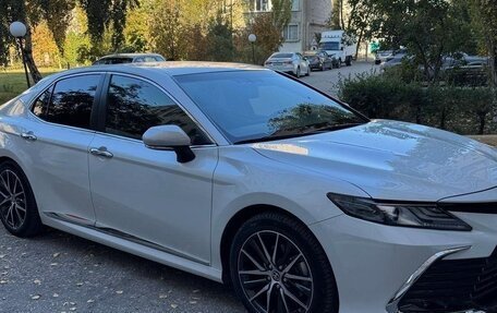 Toyota Camry, 2022 год, 2 400 000 рублей, 1 фотография