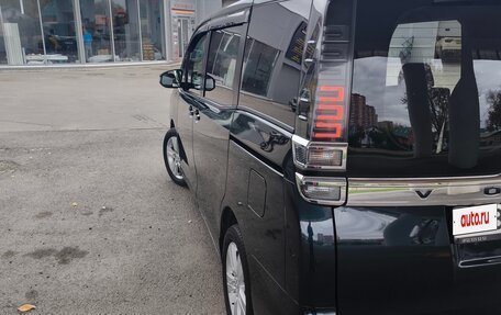 Toyota Voxy III, 2018 год, 2 400 000 рублей, 4 фотография