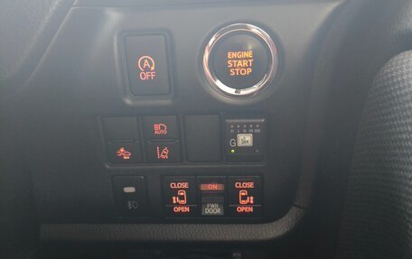 Toyota Voxy III, 2018 год, 2 400 000 рублей, 10 фотография