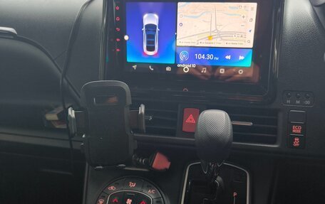 Toyota Voxy III, 2018 год, 2 400 000 рублей, 9 фотография