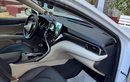 Toyota Camry, 2022 год, 2 400 000 рублей, 4 фотография