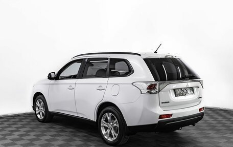 Mitsubishi Outlander III рестайлинг 3, 2014 год, 1 345 000 рублей, 4 фотография