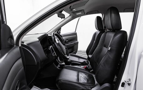 Mitsubishi Outlander III рестайлинг 3, 2014 год, 1 345 000 рублей, 7 фотография