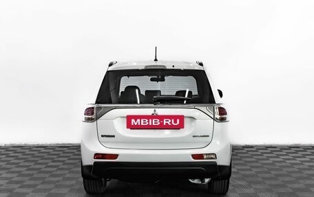 Mitsubishi Outlander III рестайлинг 3, 2014 год, 1 345 000 рублей, 5 фотография