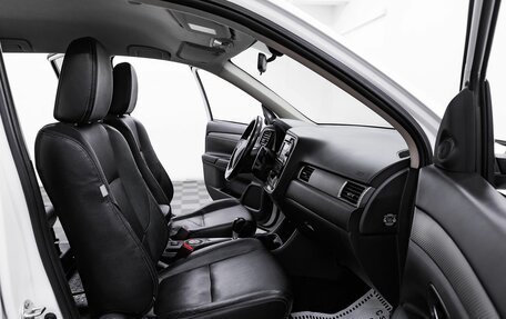 Mitsubishi Outlander III рестайлинг 3, 2014 год, 1 345 000 рублей, 13 фотография