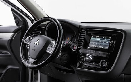 Mitsubishi Outlander III рестайлинг 3, 2014 год, 1 345 000 рублей, 15 фотография