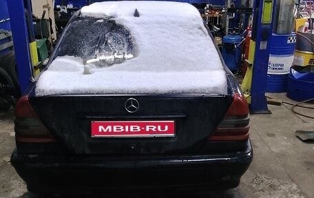 Mercedes-Benz C-Класс, 1994 год, 230 000 рублей, 1 фотография