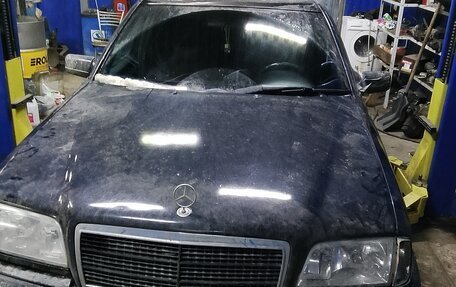 Mercedes-Benz C-Класс, 1994 год, 230 000 рублей, 3 фотография