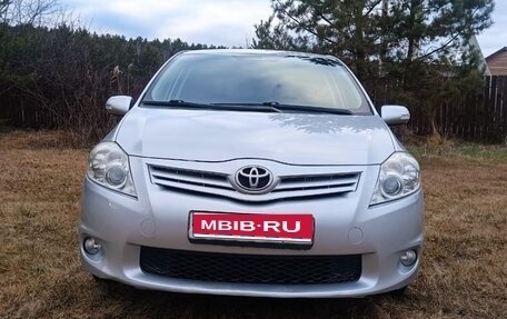 Toyota Auris II, 2011 год, 955 000 рублей, 1 фотография