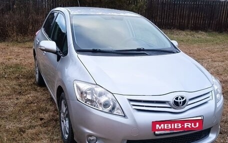 Toyota Auris II, 2011 год, 955 000 рублей, 2 фотография