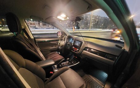 Mitsubishi Outlander III рестайлинг 3, 2020 год, 2 150 000 рублей, 8 фотография