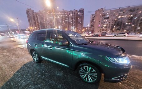 Mitsubishi Outlander III рестайлинг 3, 2020 год, 2 150 000 рублей, 4 фотография