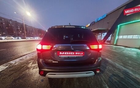 Mitsubishi Outlander III рестайлинг 3, 2020 год, 2 150 000 рублей, 3 фотография