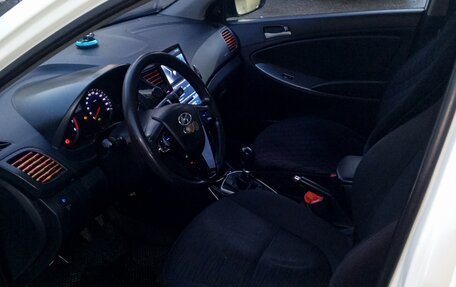 Hyundai Solaris II рестайлинг, 2015 год, 680 000 рублей, 9 фотография