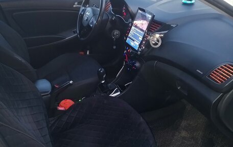 Hyundai Solaris II рестайлинг, 2015 год, 680 000 рублей, 8 фотография