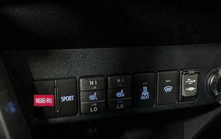 Toyota RAV4, 2018 год, 2 297 000 рублей, 14 фотография