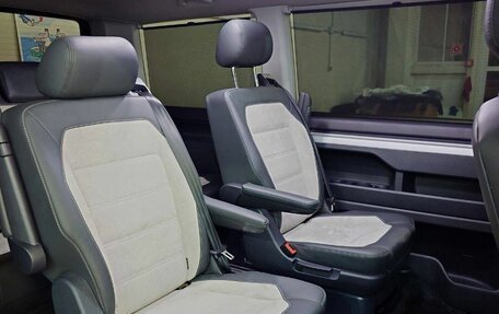 Volkswagen Multivan T6 рестайлинг, 2022 год, 8 499 000 рублей, 8 фотография