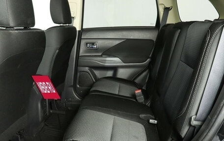 Mitsubishi Outlander III рестайлинг 3, 2019 год, 2 330 000 рублей, 10 фотография