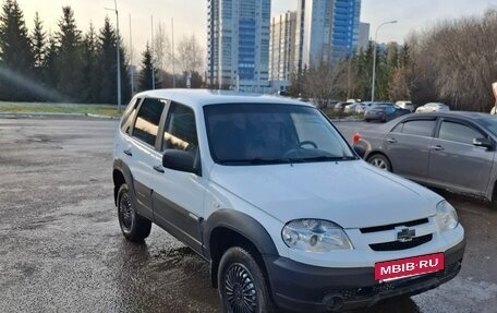 Chevrolet Niva I рестайлинг, 2015 год, 425 000 рублей, 3 фотография