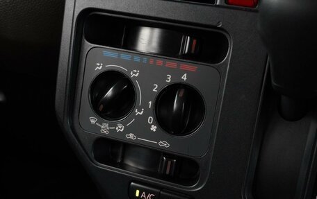 Toyota Roomy I, 2021 год, 1 189 000 рублей, 19 фотография