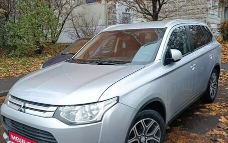 Mitsubishi Outlander III рестайлинг 3, 2014 год, 1 390 000 рублей, 1 фотография