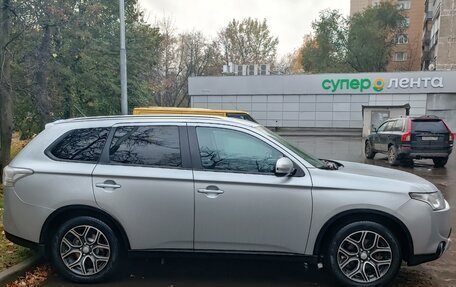 Mitsubishi Outlander III рестайлинг 3, 2014 год, 1 390 000 рублей, 2 фотография