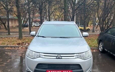 Mitsubishi Outlander III рестайлинг 3, 2014 год, 1 390 000 рублей, 4 фотография