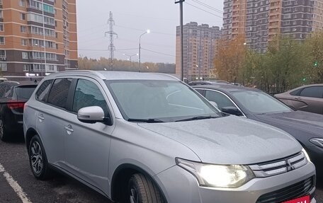Mitsubishi Outlander III рестайлинг 3, 2014 год, 1 390 000 рублей, 7 фотография