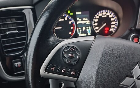 Mitsubishi Outlander III рестайлинг 3, 2014 год, 1 390 000 рублей, 16 фотография