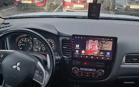 Mitsubishi Outlander III рестайлинг 3, 2014 год, 1 390 000 рублей, 13 фотография