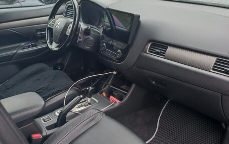 Mitsubishi Outlander III рестайлинг 3, 2014 год, 1 390 000 рублей, 20 фотография