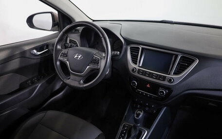 Hyundai Solaris II рестайлинг, 2019 год, 1 299 000 рублей, 8 фотография